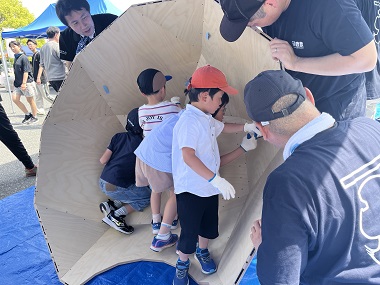 Image: Children assembling parts