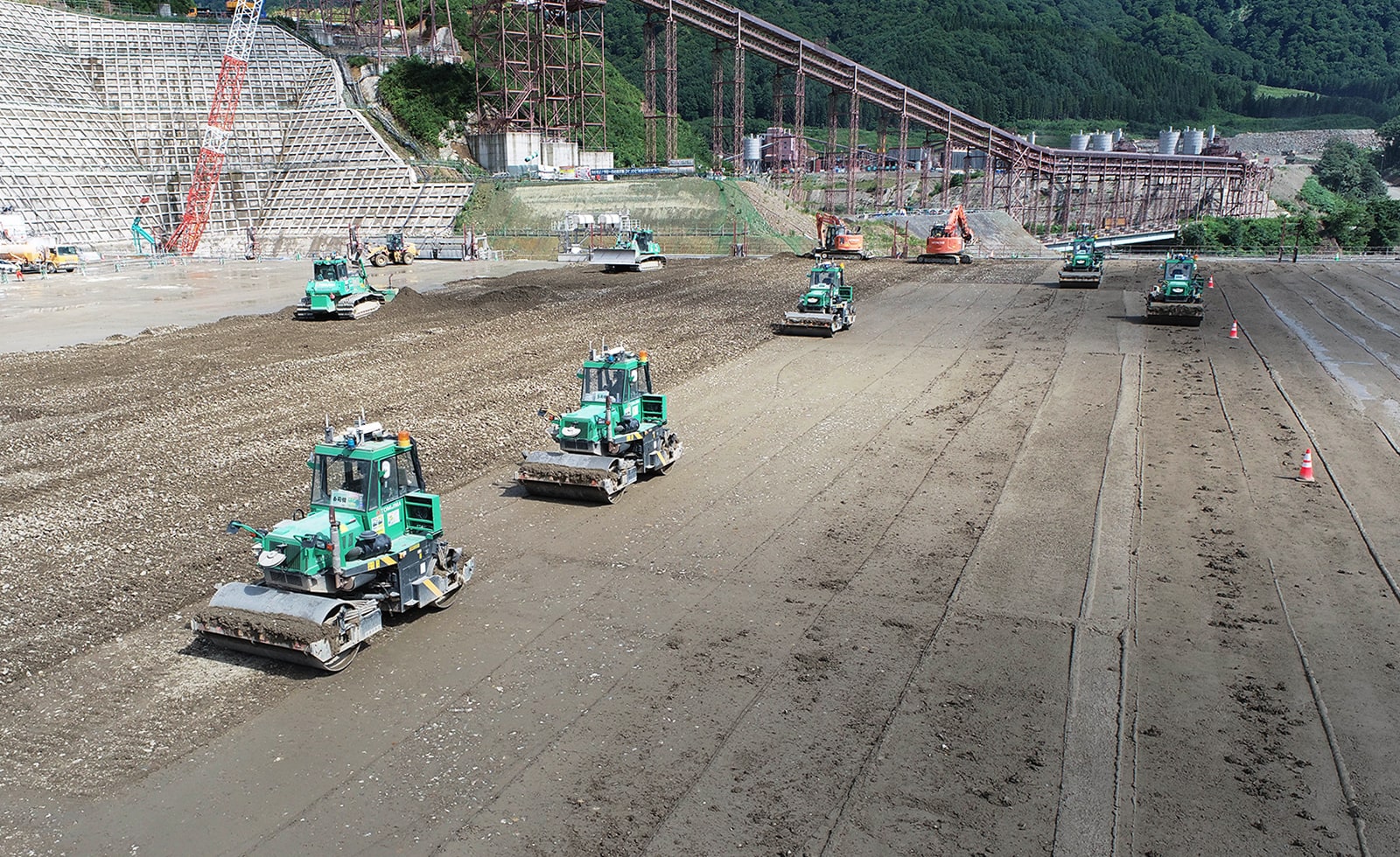Automatic vibrating roller for accurate and reliable compaction