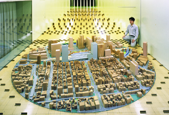 Large Boundary-Layer Wind Tunnel Test Section