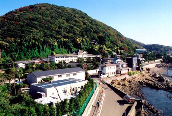 Aquatic environmental research laboratory nestling in the magnificent nature facing Sagami Bay