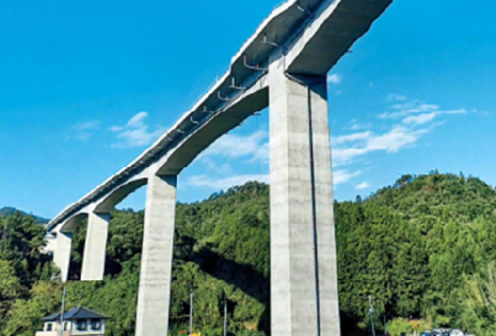 A bridge fitted with optical-fiber-embedded PC strands