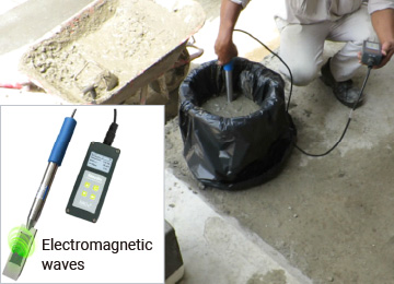 Estimating compressive strength of fresh concrete by using electrical conductivity