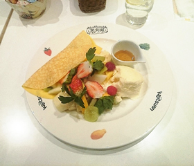 写真：地元の有名レストランやカフェ、バーなどで利用していただいています