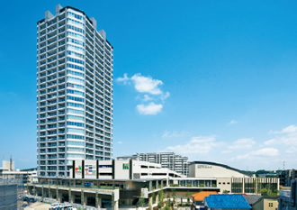 写真：集合住宅を核とした複合施設「長津田マークタウン」