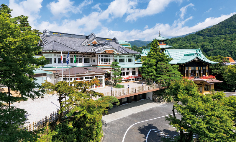 図版:花御殿から望む箱根・富士屋ホテルのエントランス全景