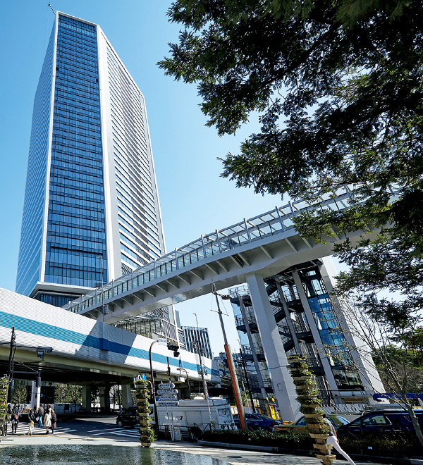 図版:首都高速道路をまたぎ,JR浜松町駅と東京ポートシティ竹芝 オフィスタワー間をつなぐ歩行者デッキ