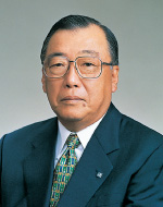 写真:梅田貞夫社長