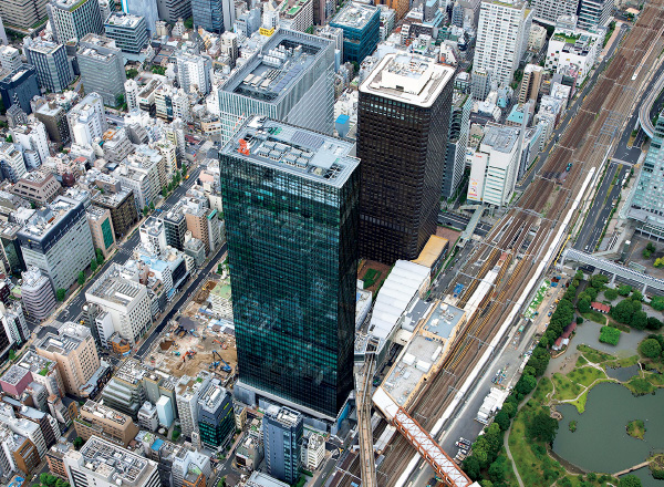 図版:浜松町駅周辺の様子 南館左がC地区(解体中)