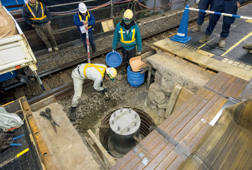 図版:2期に向けたホーム支柱の基礎工事