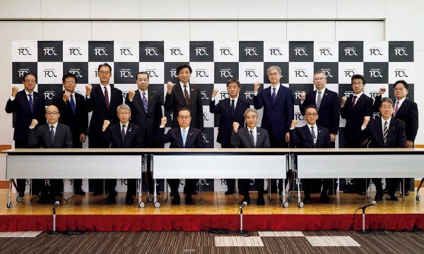図版:コンソーシアム設立総会(第1回)の会員16社集合写真(2020年9月22日)