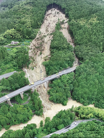 図版:平成30年7月豪雨による土砂災害状況