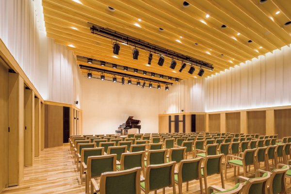 図版:新潟青陵大学・新潟青陵大学短期大学部1号館