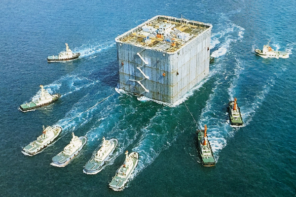 図版:7Aケーソンの曳航