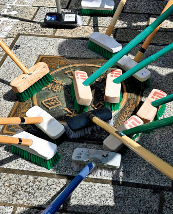 図版:さまざまな企業合同で磨かれる日本橋
