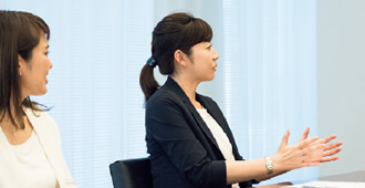 写真：座談会の様子