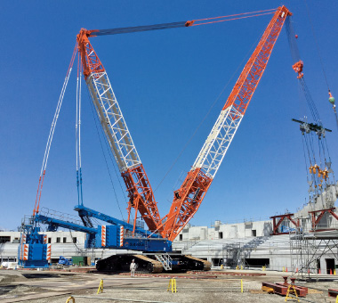 図版:段梁建方には750t超大型クレーンを使用
