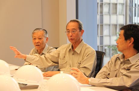 震災対策本部での会議状況