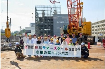 参加者の集合写真(千葉県の建築工事現場)