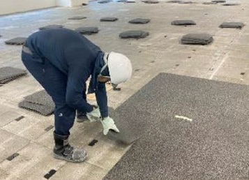 タイルカーペットの撤去状況