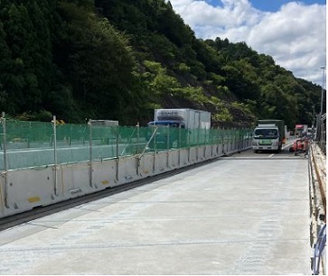 架設後のUFC道路橋床版