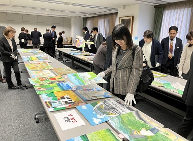 図版：審査会の様子