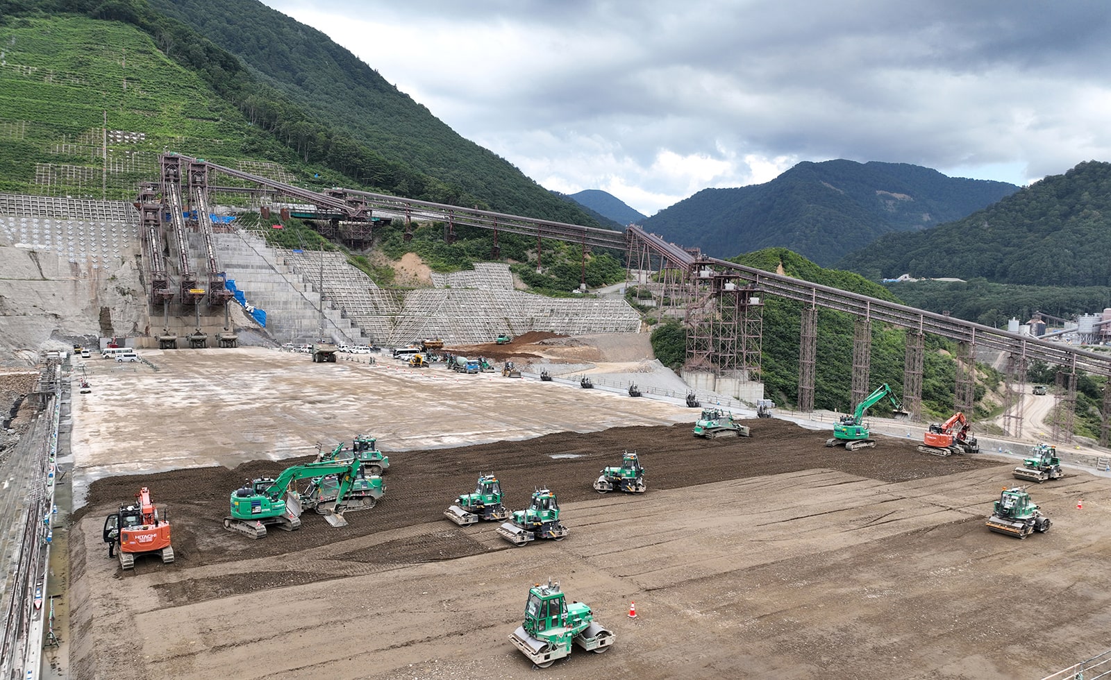 CSG製造から打設までを自動化し「現場の工場化」を実現した成瀬ダム