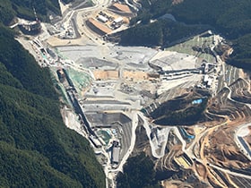 図版：小石原川ダム本体建設工事