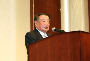 図版：就任挨拶を述べる田代新土木学会長