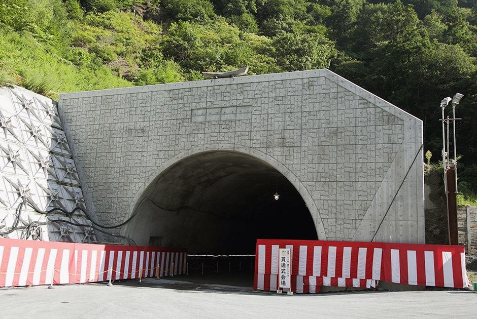 図版：貫通式当日の坑口