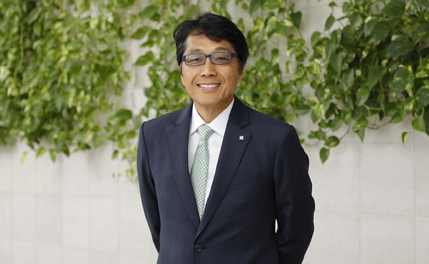 写真:海外事業本部長