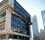 写真:中間層(6階)の崩壊