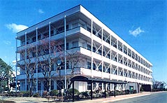 写真:K学園:タイロッドブレースによる外部補強