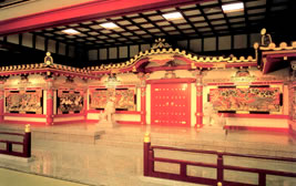 講堂正面 四季花鳥欄間(彫刻)